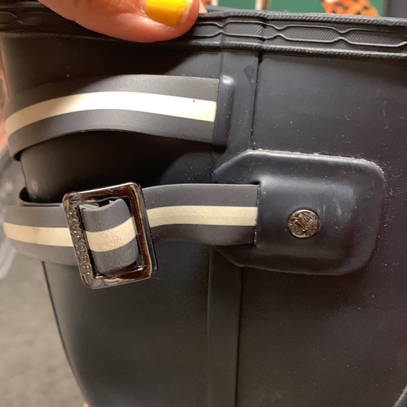 Hunter Original Short Matte Buckle Strap Rain Boots in Navy - Picture 4 of 7